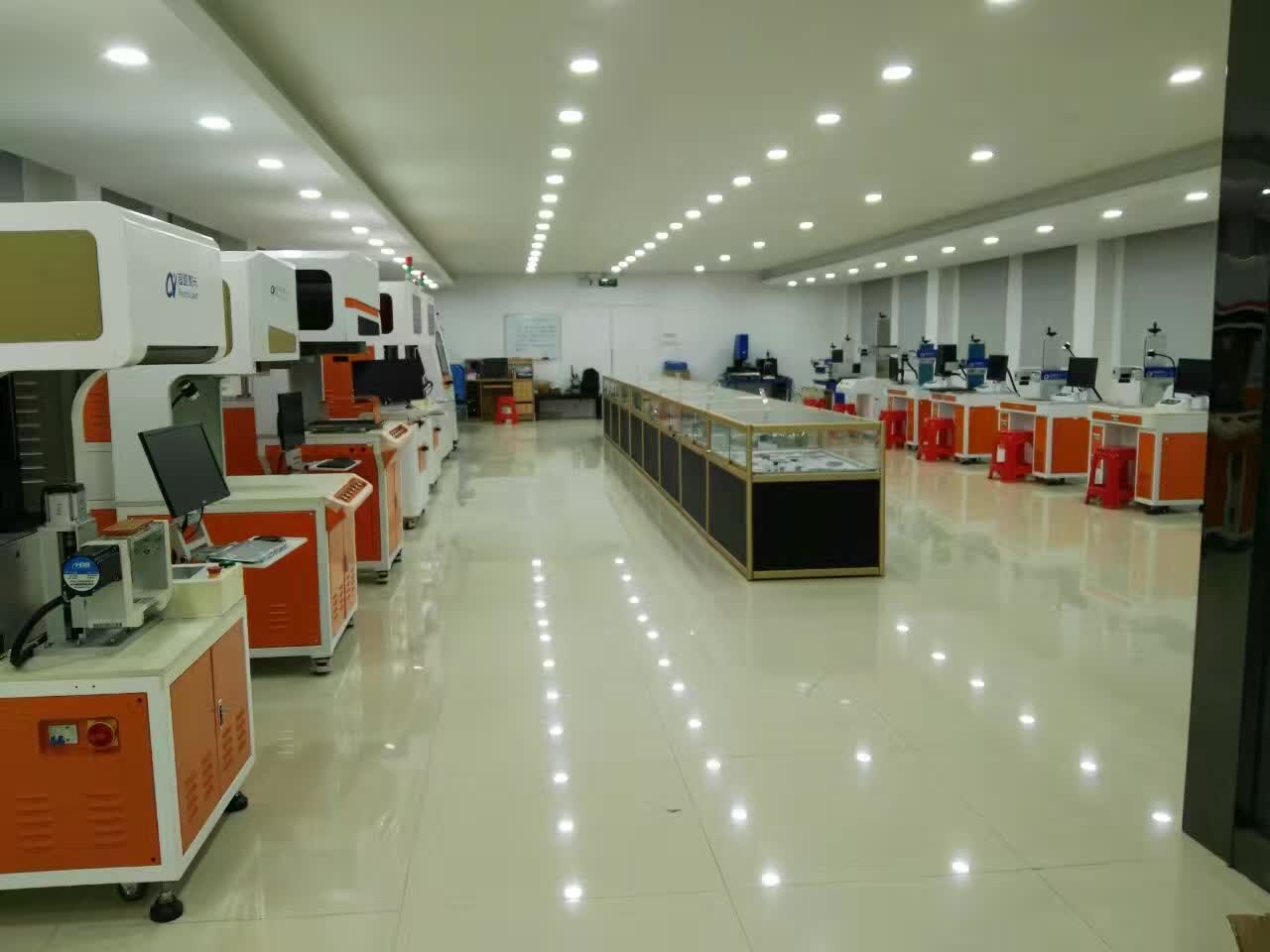 电机马达金属配件上激光打标现场 电机马达金属配件上激光打标现场